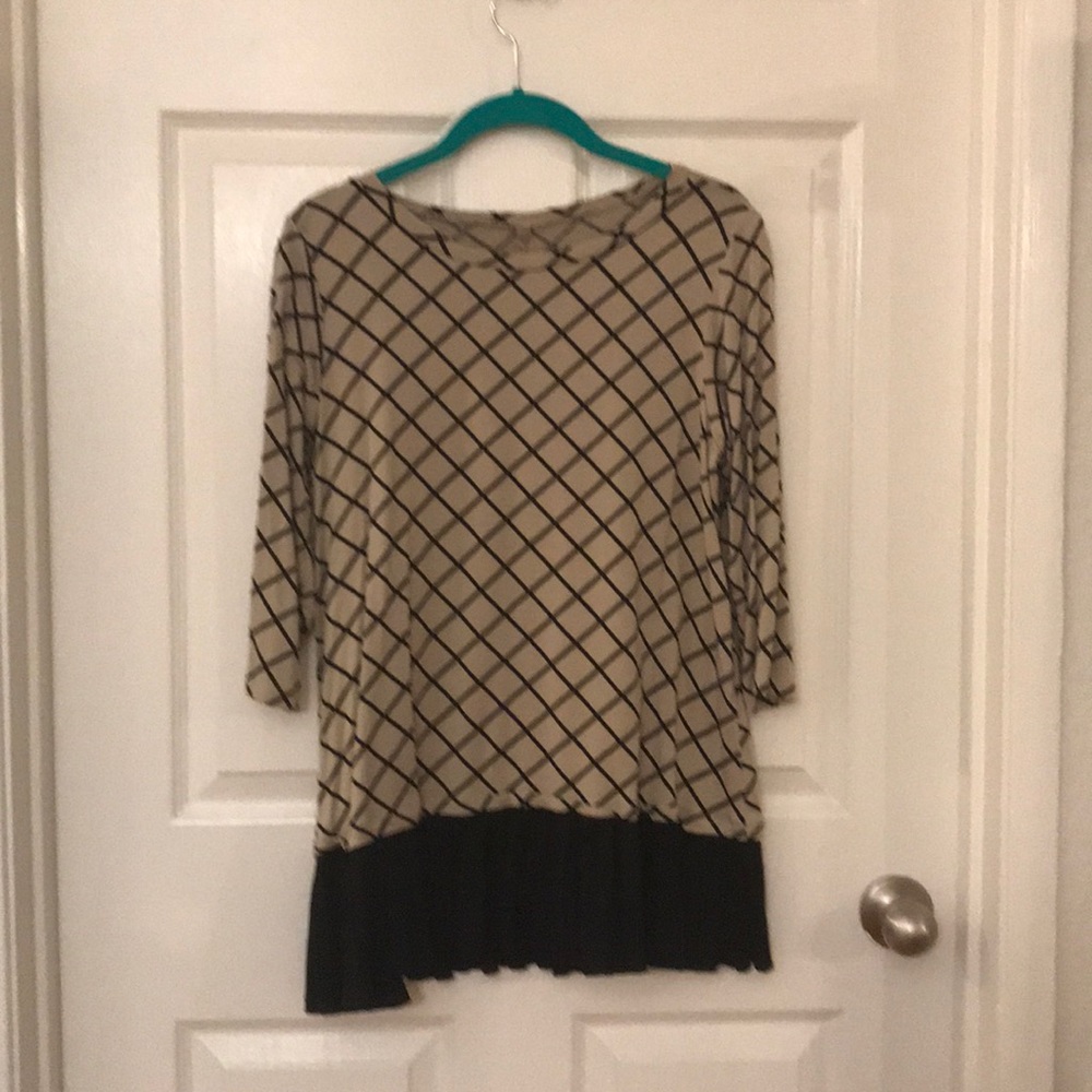 Comfy USA Sz L criss cross tunic pleated trim